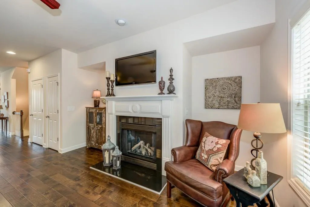7460 Glisten Avenue, Atlanta, Georgia 30328, 3 Bedrooms Bedrooms, ,3 BathroomsBathrooms,Residential,Sold,7460 Glisten Avenue,5885657