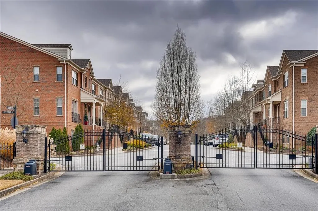 305 Alderwood Lane, Sandy Springs, Georgia 30328, 3 Bedrooms Bedrooms, ,3 BathroomsBathrooms,Residential,Sold,305 Alderwood Lane,6821411