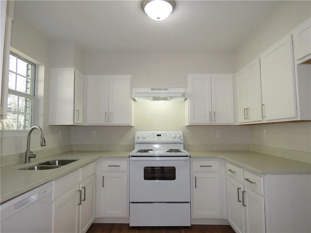 311 Peachtree Hills Avenue Ne Unit 6a, Atlanta, Georgia 30305, 2 Bedrooms Bedrooms, 0 ,1 BathroomBathrooms,Residential,For Sale,311 Peachtree Hills Avenue Ne Unit 6a,7690454