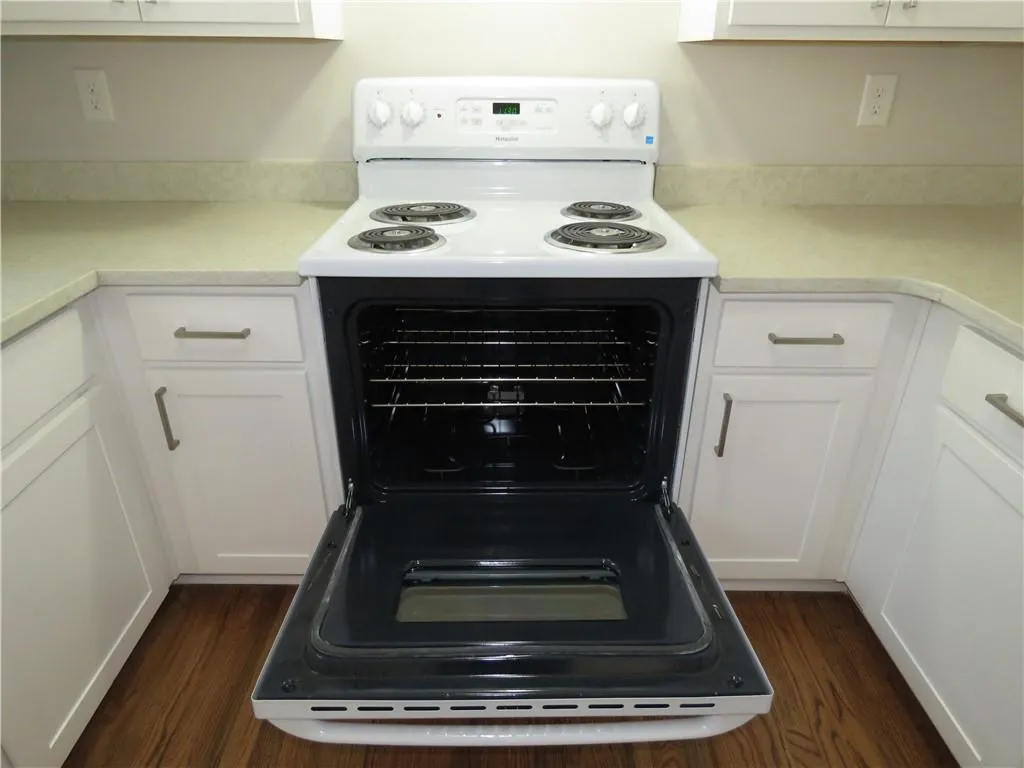311 Peachtree Hills Avenue Ne Unit 6a, Atlanta, Georgia 30305, 2 Bedrooms Bedrooms, 0 ,1 BathroomBathrooms,Residential,For Sale,311 Peachtree Hills Avenue Ne Unit 6a,7690454