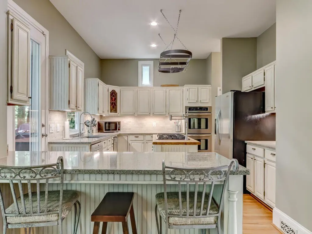 1895 Redbourne Drive, Sandy Springs, Georgia 30350, 4 Bedrooms Bedrooms, ,3 BathroomsBathrooms,Residential,Sold,1895 Redbourne Drive,6884592