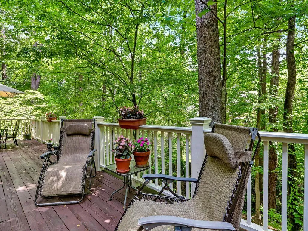 1895 Redbourne Drive, Sandy Springs, Georgia 30350, 4 Bedrooms Bedrooms, ,3 BathroomsBathrooms,Residential,Sold,1895 Redbourne Drive,6884592