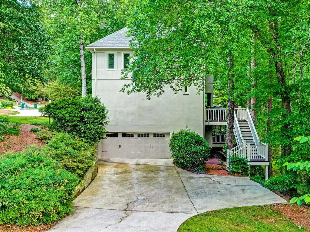 1895 Redbourne Drive, Sandy Springs, Georgia 30350, 4 Bedrooms Bedrooms, ,3 BathroomsBathrooms,Residential,Sold,1895 Redbourne Drive,6884592