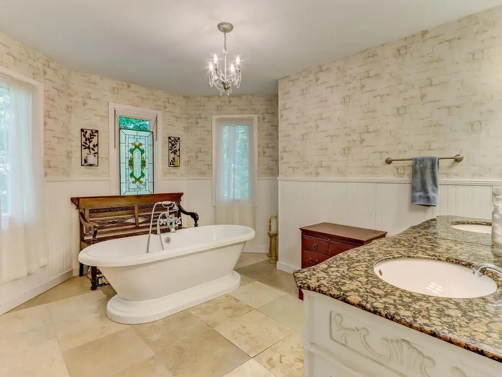 1895 Redbourne Drive, Sandy Springs, Georgia 30350, 4 Bedrooms Bedrooms, ,3 BathroomsBathrooms,Residential,Sold,1895 Redbourne Drive,6884592