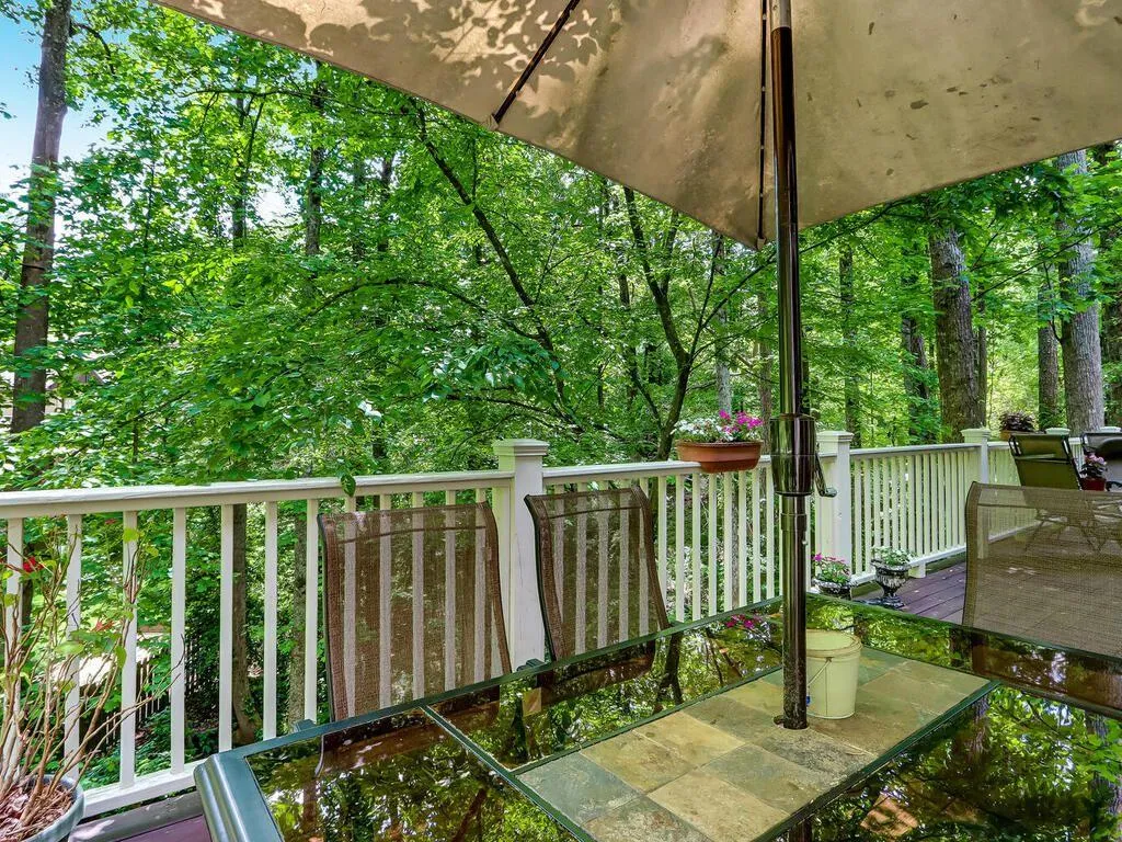 1895 Redbourne Drive, Sandy Springs, Georgia 30350, 4 Bedrooms Bedrooms, ,3 BathroomsBathrooms,Residential,Sold,1895 Redbourne Drive,6884592