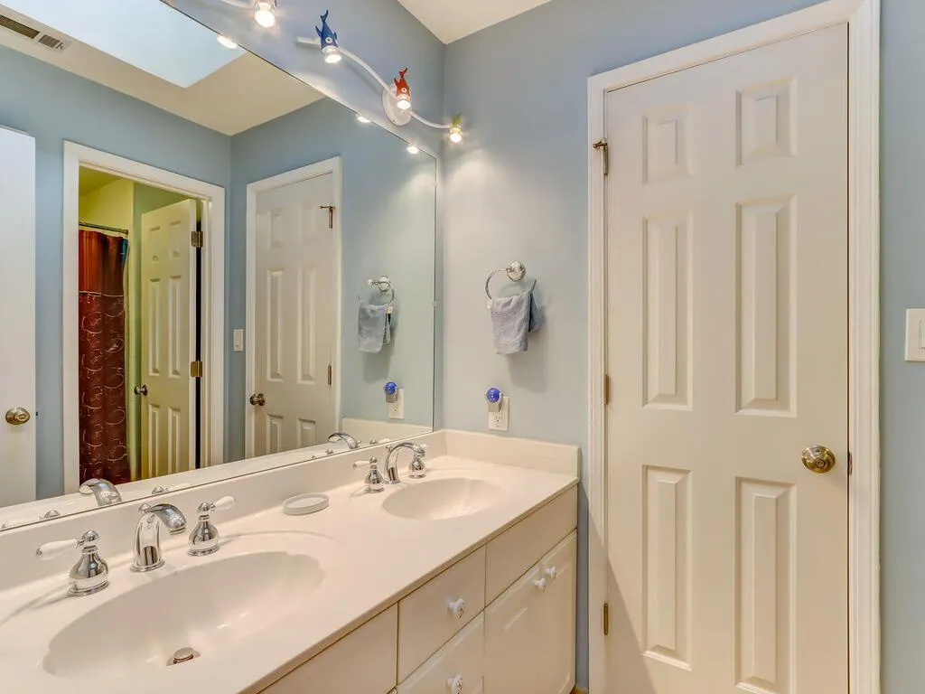 1895 Redbourne Drive, Sandy Springs, Georgia 30350, 4 Bedrooms Bedrooms, ,3 BathroomsBathrooms,Residential,Sold,1895 Redbourne Drive,6884592