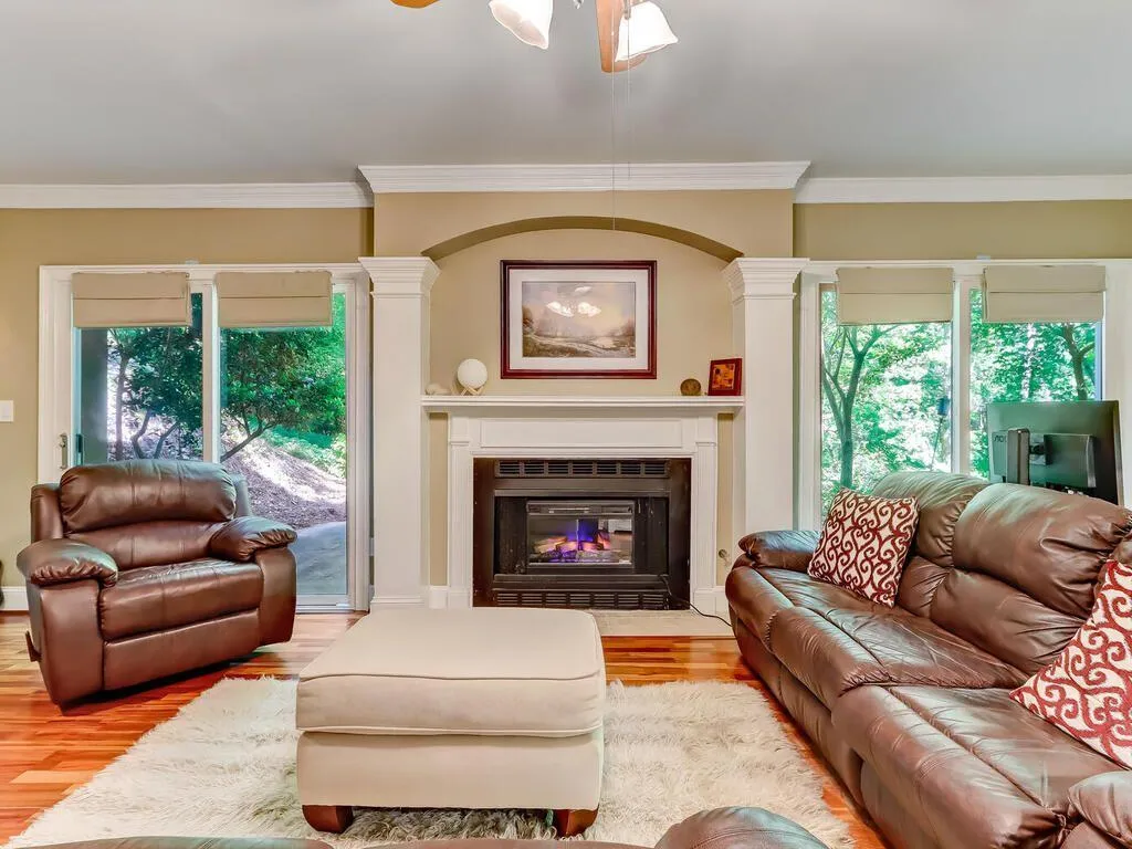 1895 Redbourne Drive, Sandy Springs, Georgia 30350, 4 Bedrooms Bedrooms, ,3 BathroomsBathrooms,Residential,Sold,1895 Redbourne Drive,6884592