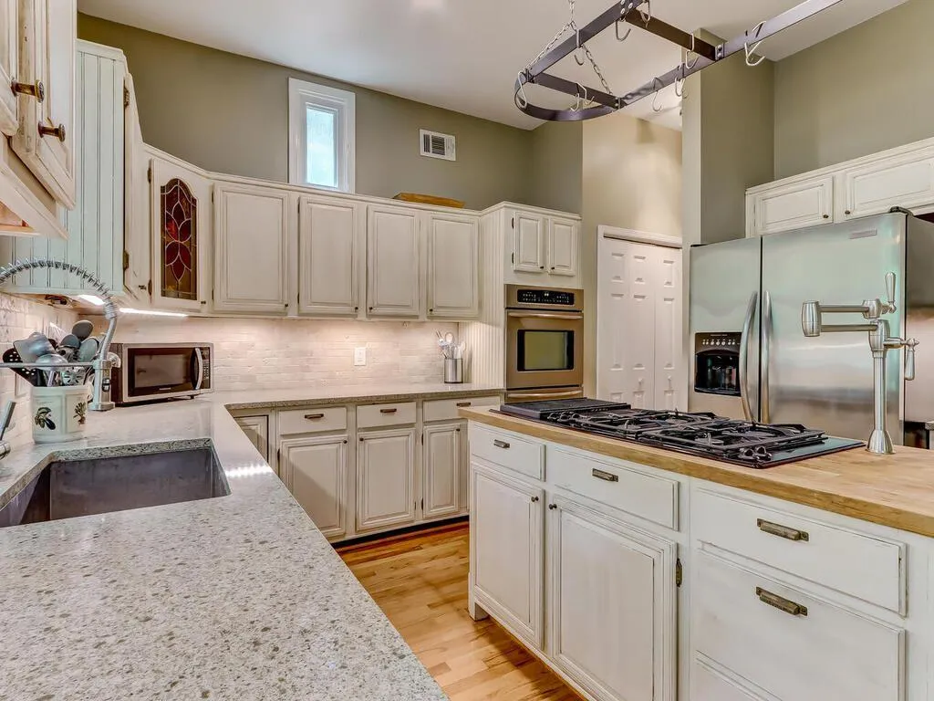 1895 Redbourne Drive, Sandy Springs, Georgia 30350, 4 Bedrooms Bedrooms, ,3 BathroomsBathrooms,Residential,Sold,1895 Redbourne Drive,6884592
