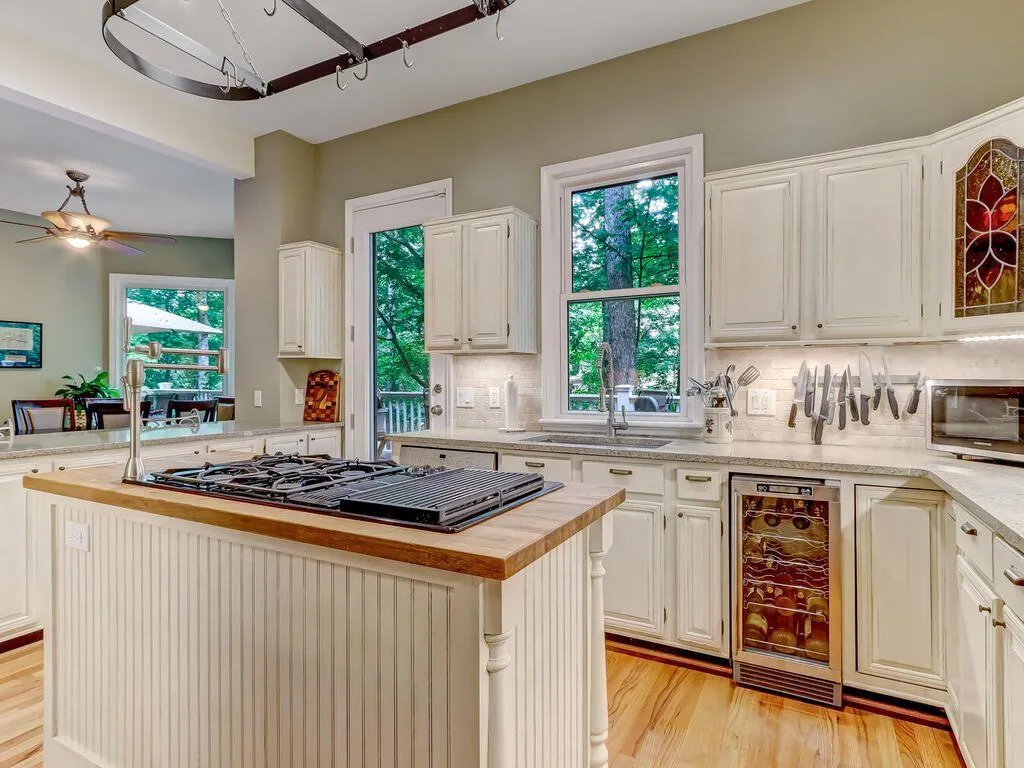 1895 Redbourne Drive, Sandy Springs, Georgia 30350, 4 Bedrooms Bedrooms, ,3 BathroomsBathrooms,Residential,Sold,1895 Redbourne Drive,6884592