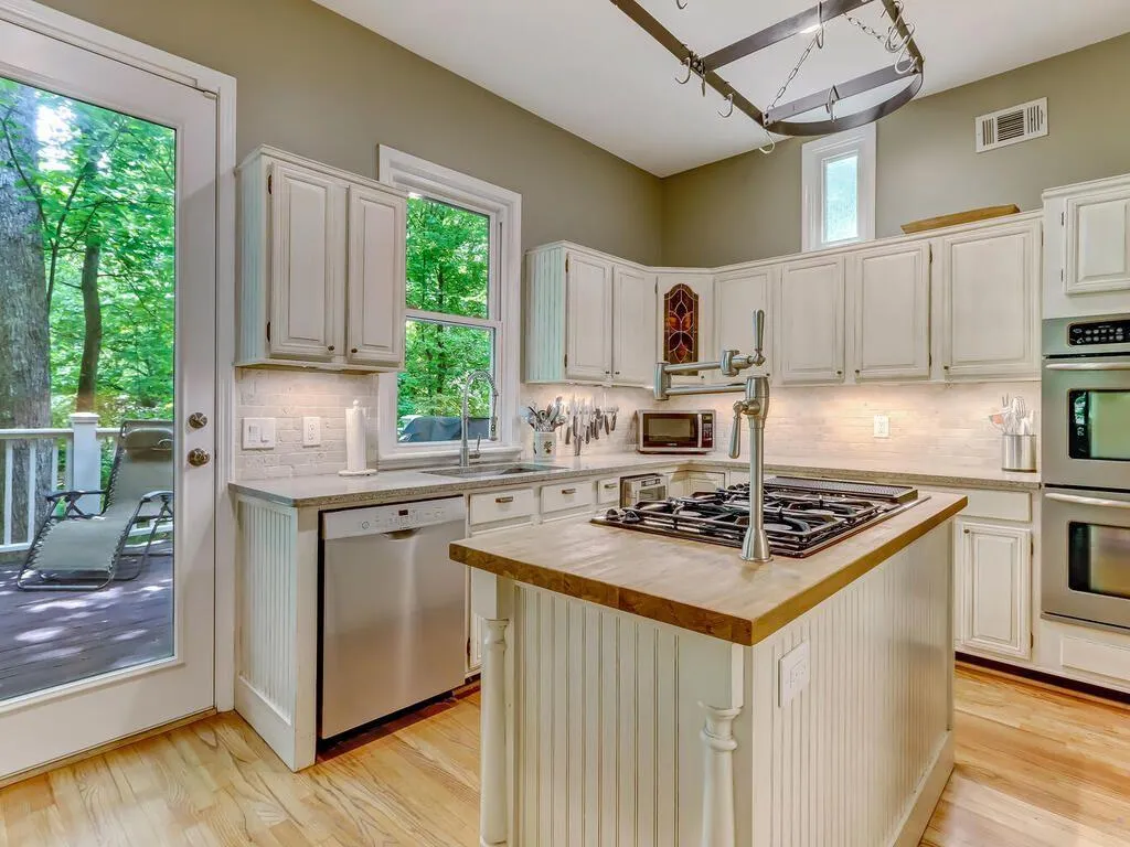 1895 Redbourne Drive, Sandy Springs, Georgia 30350, 4 Bedrooms Bedrooms, ,3 BathroomsBathrooms,Residential,Sold,1895 Redbourne Drive,6884592