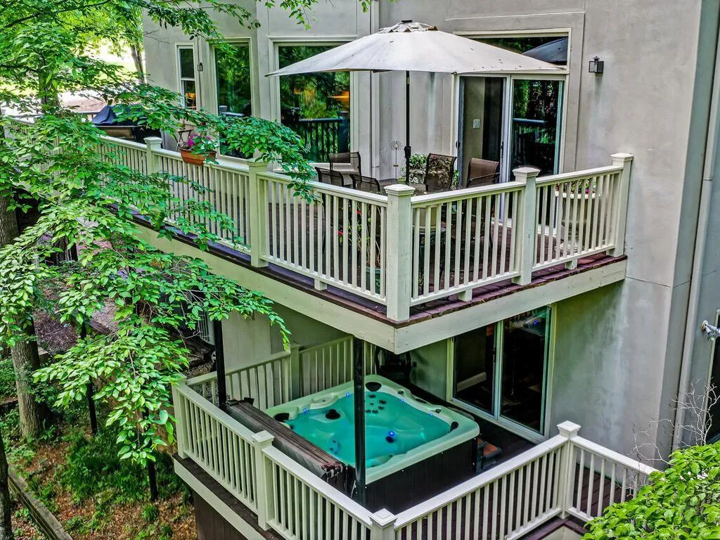 1895 Redbourne Drive, Sandy Springs, Georgia 30350, 4 Bedrooms Bedrooms, ,3 BathroomsBathrooms,Residential,Sold,1895 Redbourne Drive,6884592