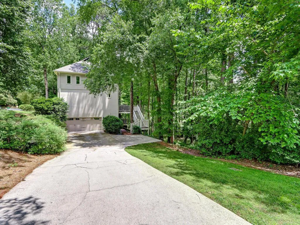 1895 Redbourne Drive, Sandy Springs, Georgia 30350, 4 Bedrooms Bedrooms, ,3 BathroomsBathrooms,Residential,Sold,1895 Redbourne Drive,6884592