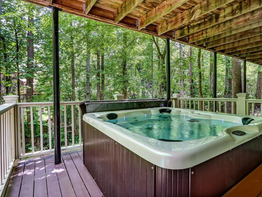 1895 Redbourne Drive, Sandy Springs, Georgia 30350, 4 Bedrooms Bedrooms, ,3 BathroomsBathrooms,Residential,Sold,1895 Redbourne Drive,6884592