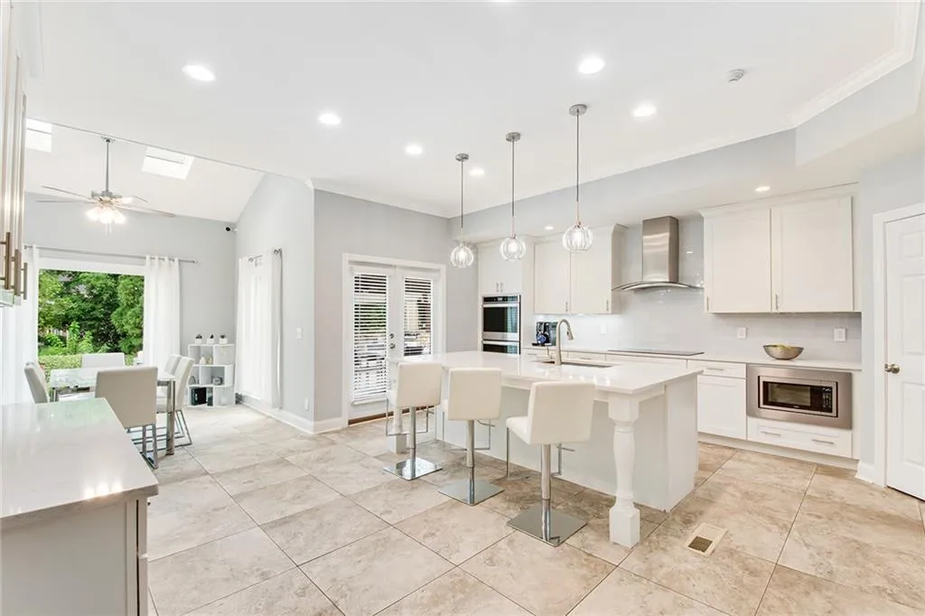 5600 Errol Place, Atlanta, Georgia 30327, 5 Bedrooms Bedrooms, ,4 BathroomsBathrooms,Residential,Sold,5600 Errol Place,6938063