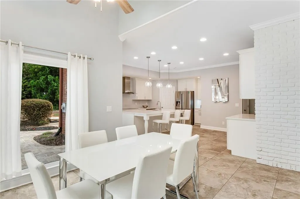 5600 Errol Place, Atlanta, Georgia 30327, 5 Bedrooms Bedrooms, ,4 BathroomsBathrooms,Residential,Sold,5600 Errol Place,6938063