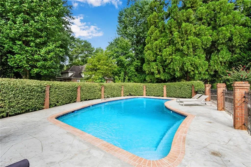 5600 Errol Place, Atlanta, Georgia 30327, 5 Bedrooms Bedrooms, ,4 BathroomsBathrooms,Residential,Sold,5600 Errol Place,6938063