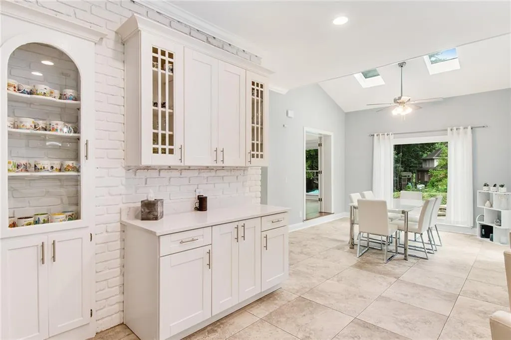 5600 Errol Place, Atlanta, Georgia 30327, 5 Bedrooms Bedrooms, ,4 BathroomsBathrooms,Residential,Sold,5600 Errol Place,6938063