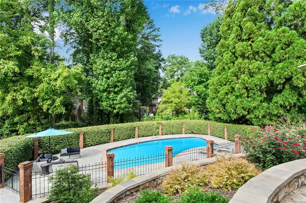 5600 Errol Place, Atlanta, Georgia 30327, 5 Bedrooms Bedrooms, ,4 BathroomsBathrooms,Residential,Sold,5600 Errol Place,6938063