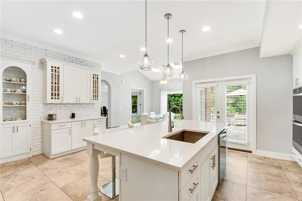 5600 Errol Place, Atlanta, Georgia 30327, 5 Bedrooms Bedrooms, ,4 BathroomsBathrooms,Residential,Sold,5600 Errol Place,6938063