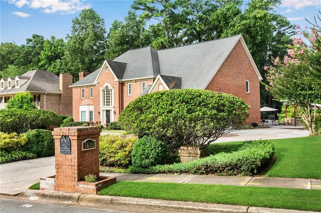 5600 Errol Place, Atlanta, Georgia 30327, 5 Bedrooms Bedrooms, ,4 BathroomsBathrooms,Residential,Sold,5600 Errol Place,6938063