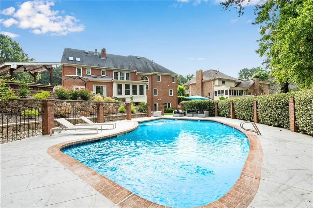 5600 Errol Place, Atlanta, Georgia 30327, 5 Bedrooms Bedrooms, ,4 BathroomsBathrooms,Residential,Sold,5600 Errol Place,6938063