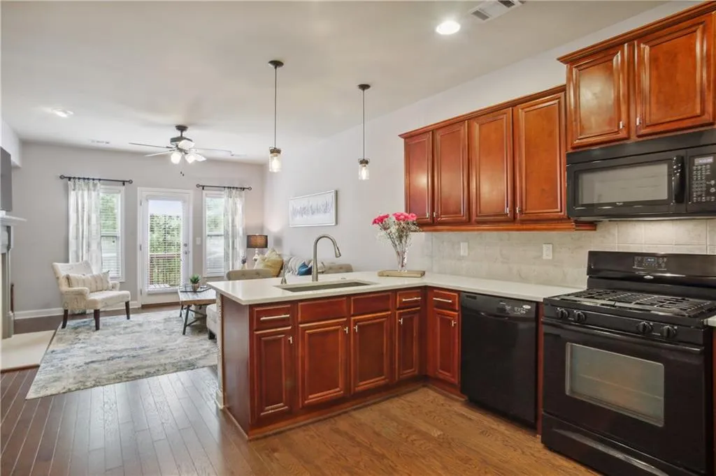 7245 Highland Bluff, Sandy Springs, Georgia 30328, 3 Bedrooms Bedrooms, ,3 BathroomsBathrooms,Residential,Sold,7245 Highland Bluff,7203646