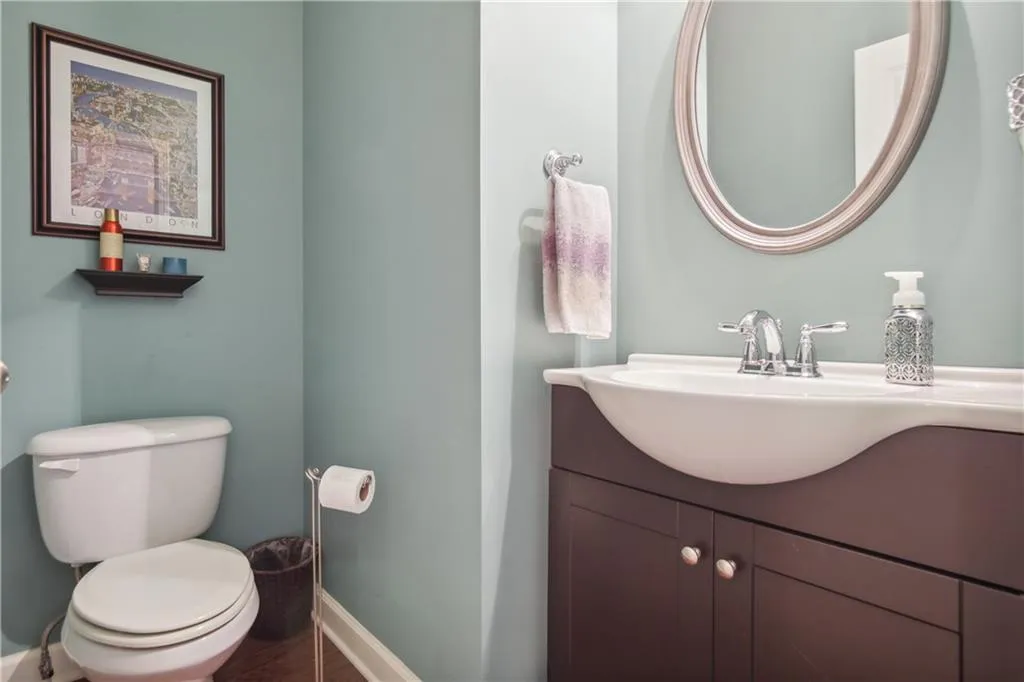 7245 Highland Bluff, Sandy Springs, Georgia 30328, 3 Bedrooms Bedrooms, ,3 BathroomsBathrooms,Residential,Sold,7245 Highland Bluff,7203646