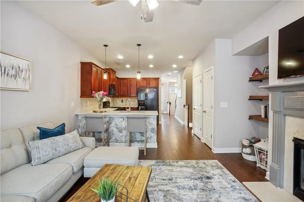 7245 Highland Bluff, Sandy Springs, Georgia 30328, 3 Bedrooms Bedrooms, ,3 BathroomsBathrooms,Residential,Sold,7245 Highland Bluff,7203646