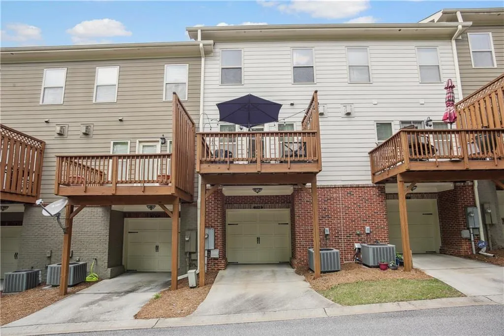 7245 Highland Bluff, Sandy Springs, Georgia 30328, 3 Bedrooms Bedrooms, ,3 BathroomsBathrooms,Residential,Sold,7245 Highland Bluff,7203646