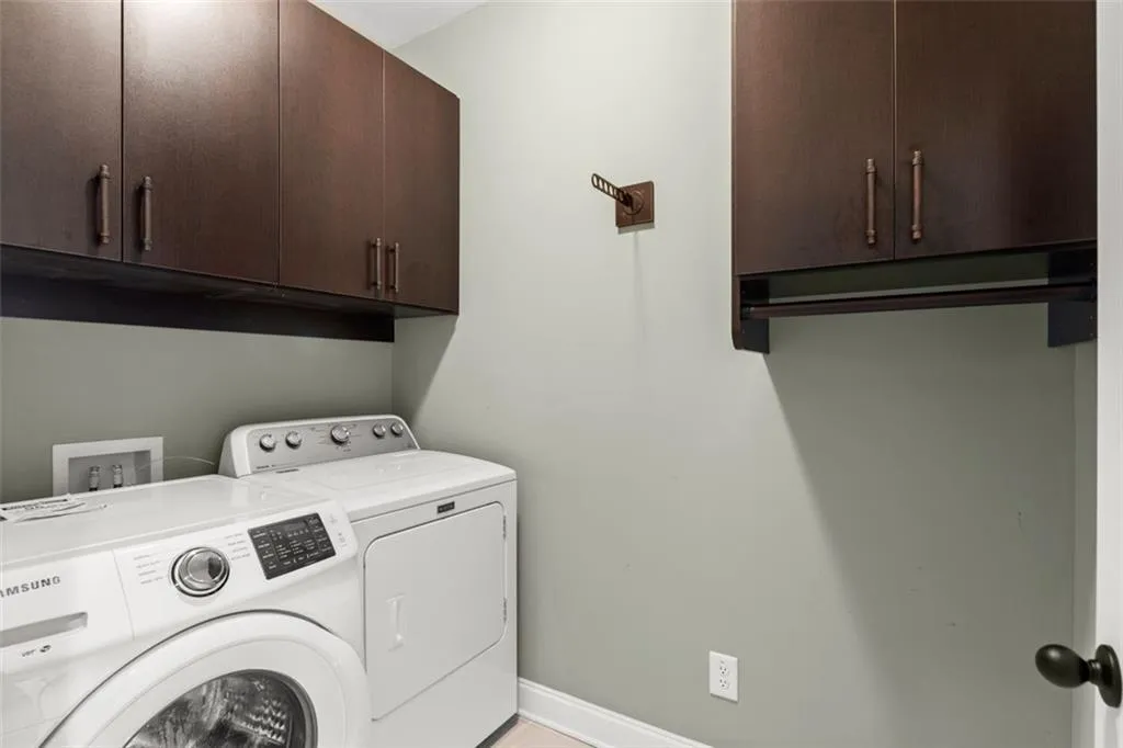 60 Yorkshire, Atlanta, Georgia 30328, 3 Bedrooms Bedrooms, ,3 BathroomsBathrooms,Residential,Sold,60 Yorkshire,6995503