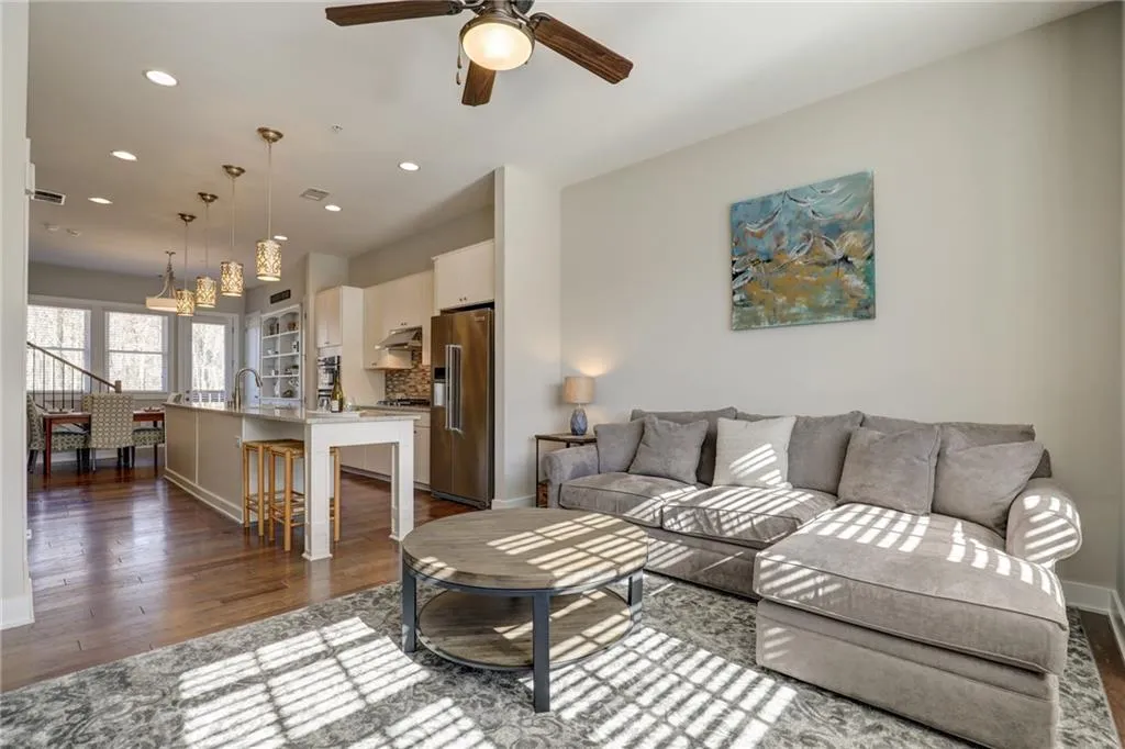 6719 Cadence Boulevard Unit 33, Sandy Springs, Georgia 30328, 1 Bedroom Bedrooms, ,2 BathroomsBathrooms,Residential,Sold,6719 Cadence Boulevard Unit 33,6817676