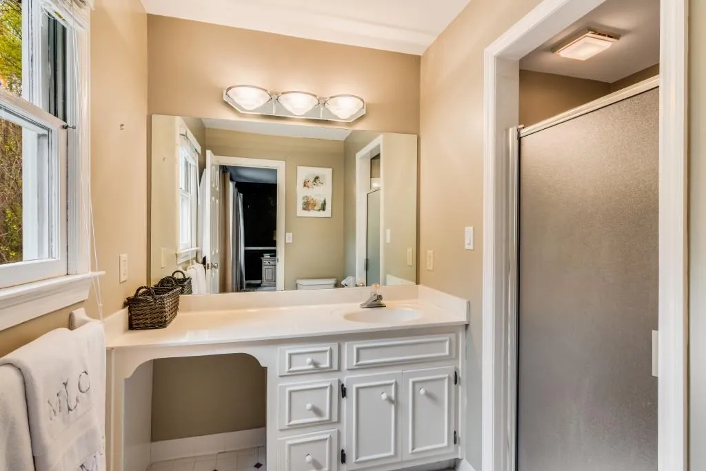 1355 Indian Trail Nw, Sandy Springs, Georgia 30327, 4 Bedrooms Bedrooms, ,4 BathroomsBathrooms,Residential,Sold,1355 Indian Trail Nw,7162959