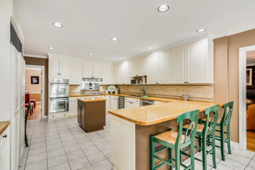 1355 Indian Trail Nw, Sandy Springs, Georgia 30327, 4 Bedrooms Bedrooms, ,4 BathroomsBathrooms,Residential,Sold,1355 Indian Trail Nw,7162959