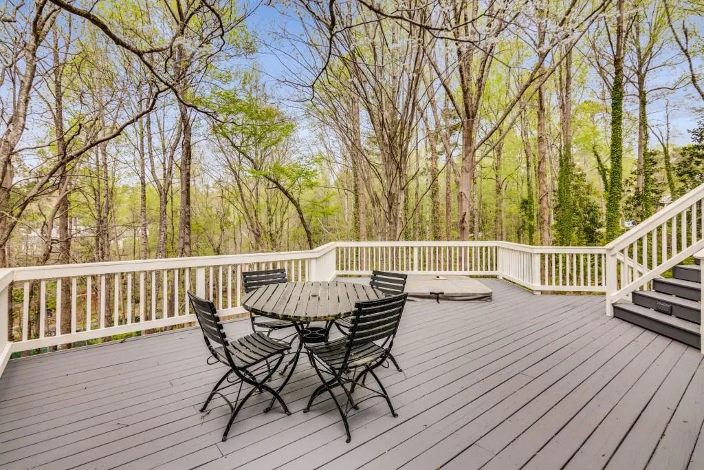 1355 Indian Trail Nw, Sandy Springs, Georgia 30327, 4 Bedrooms Bedrooms, ,4 BathroomsBathrooms,Residential,Sold,1355 Indian Trail Nw,7162959