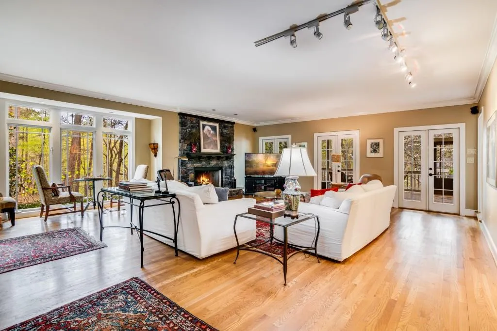 1355 Indian Trail Nw, Sandy Springs, Georgia 30327, 4 Bedrooms Bedrooms, ,4 BathroomsBathrooms,Residential,Sold,1355 Indian Trail Nw,7162959