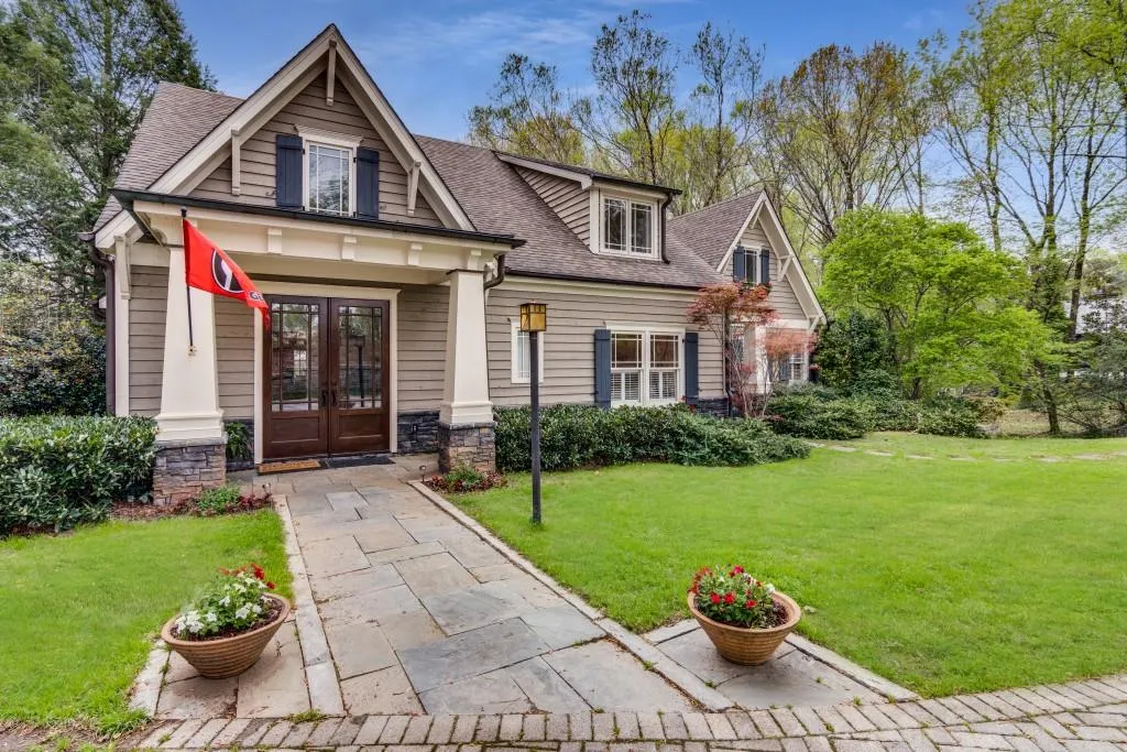 1355 Indian Trail Nw, Sandy Springs, Georgia 30327, 4 Bedrooms Bedrooms, ,4 BathroomsBathrooms,Residential,Sold,1355 Indian Trail Nw,7162959