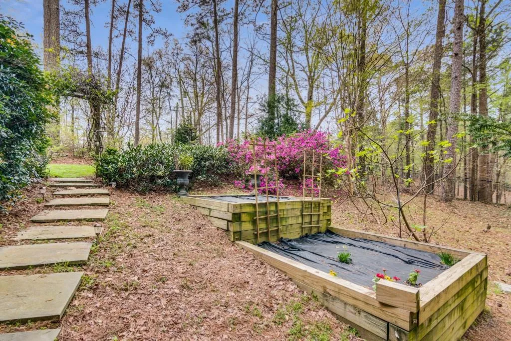 1355 Indian Trail Nw, Sandy Springs, Georgia 30327, 4 Bedrooms Bedrooms, ,4 BathroomsBathrooms,Residential,Sold,1355 Indian Trail Nw,7162959