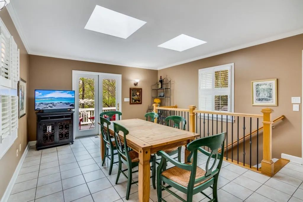 1355 Indian Trail Nw, Sandy Springs, Georgia 30327, 4 Bedrooms Bedrooms, ,4 BathroomsBathrooms,Residential,Sold,1355 Indian Trail Nw,7162959