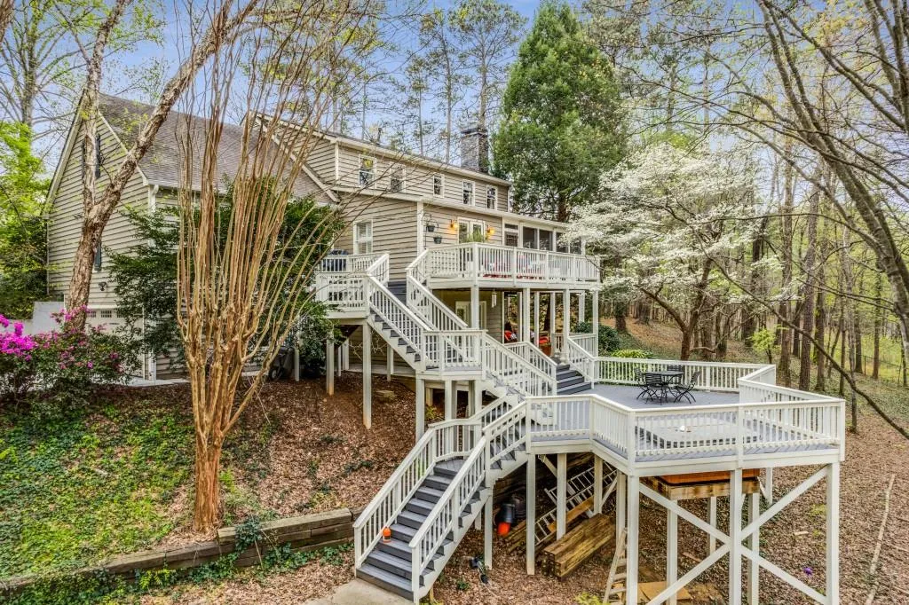 1355 Indian Trail Nw, Sandy Springs, Georgia 30327, 4 Bedrooms Bedrooms, ,4 BathroomsBathrooms,Residential,Sold,1355 Indian Trail Nw,7162959