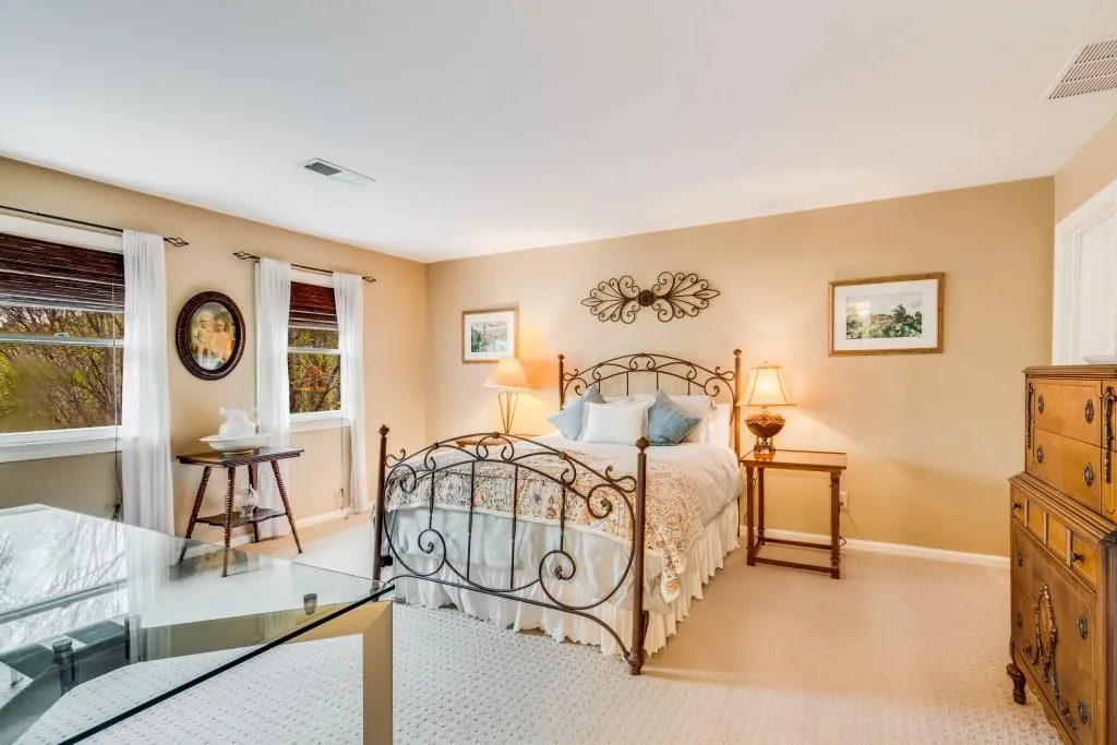 1355 Indian Trail Nw, Sandy Springs, Georgia 30327, 4 Bedrooms Bedrooms, ,4 BathroomsBathrooms,Residential,Sold,1355 Indian Trail Nw,7162959