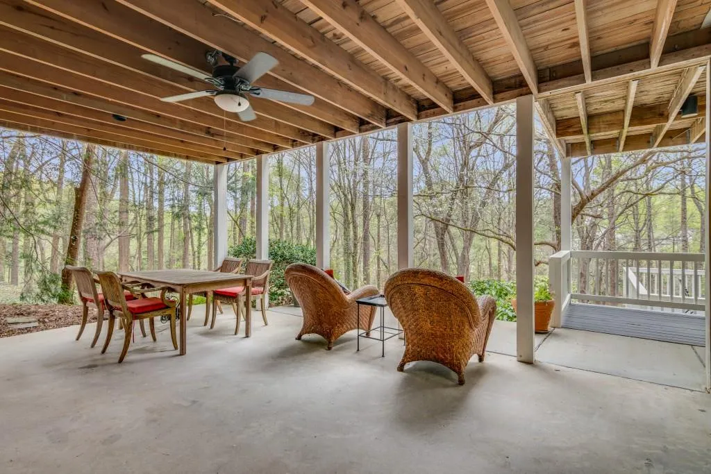 1355 Indian Trail Nw, Sandy Springs, Georgia 30327, 4 Bedrooms Bedrooms, ,4 BathroomsBathrooms,Residential,Sold,1355 Indian Trail Nw,7162959