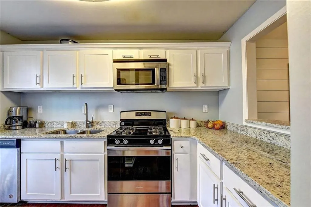 308 Woodcliff Drive Unit 308, Sandy Springs, Georgia 30350, 1 Bedroom Bedrooms, ,1 BathroomBathrooms,Residential,Sold,308 Woodcliff Drive Unit 308,6104585
