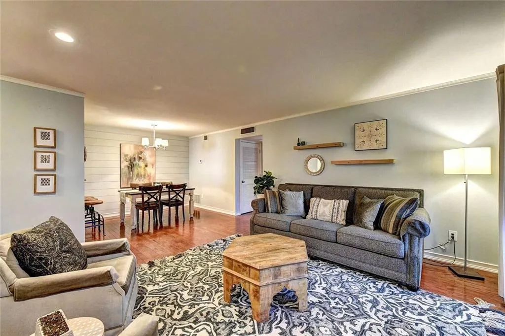 308 Woodcliff Drive Unit 308, Sandy Springs, Georgia 30350, 1 Bedroom Bedrooms, ,1 BathroomBathrooms,Residential,Sold,308 Woodcliff Drive Unit 308,6104585