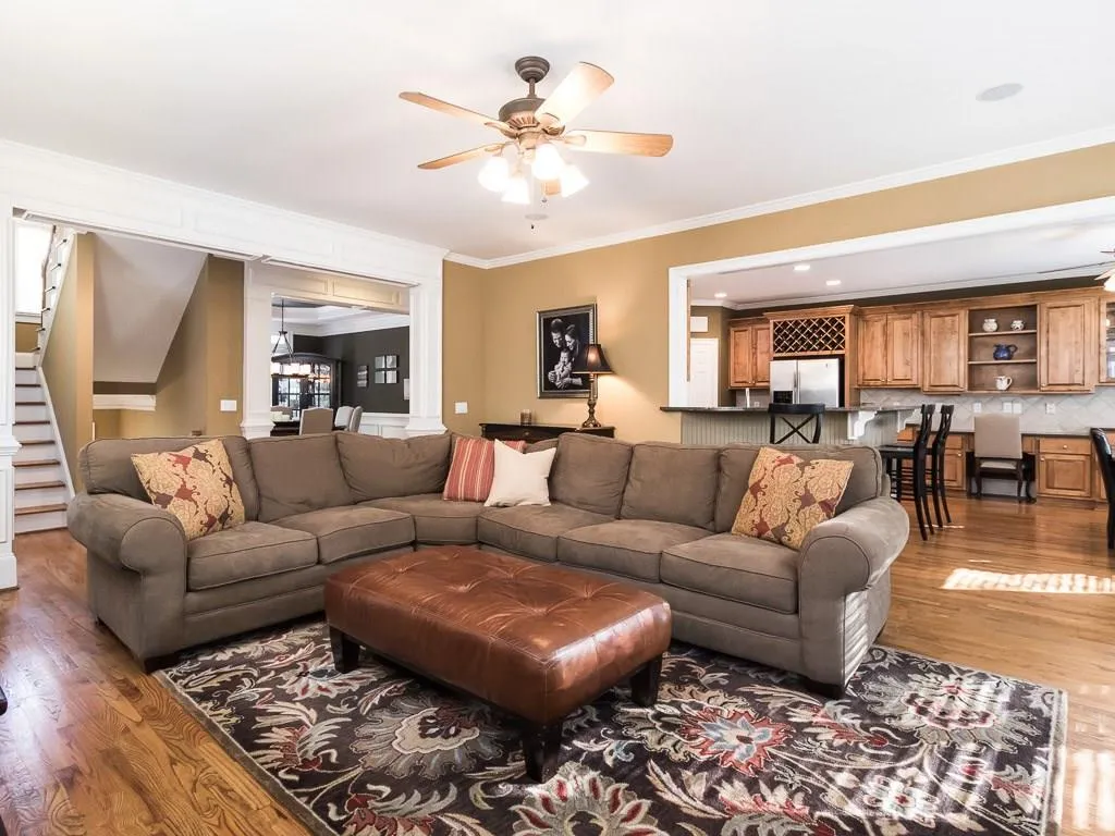 2745 Lenox Road Ne, Atlanta, Georgia 30324, 4 Bedrooms Bedrooms, ,3 BathroomsBathrooms,Residential,Sold,2745 Lenox Road Ne,5772022