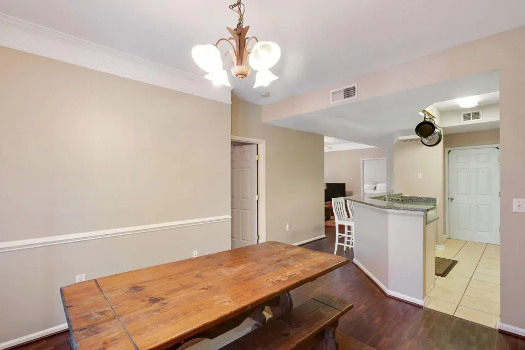2700 Pine Tree Road Ne Unit 3001, Atlanta, Georgia 30324, 2 Bedrooms Bedrooms, ,2 BathroomsBathrooms,Residential,Sold,2700 Pine Tree Road Ne Unit 3001,5692172
