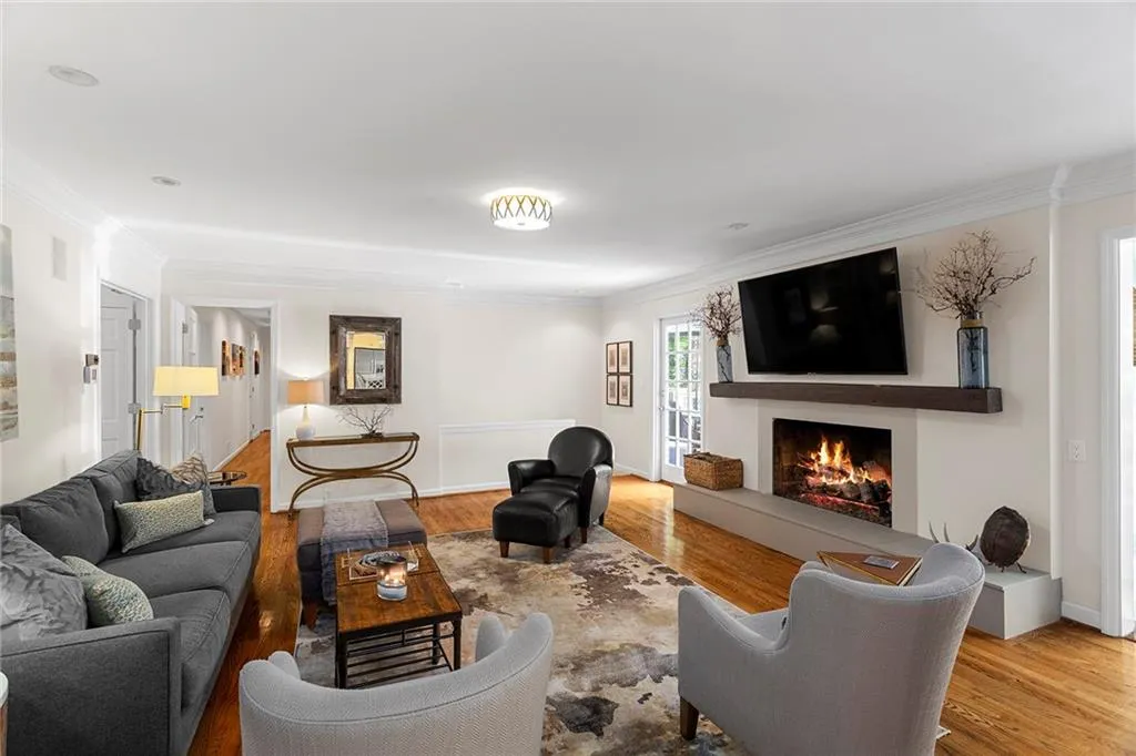 6385 Riverside Drive Nw, Sandy Springs, Georgia 30328, 5 Bedrooms Bedrooms, ,3 BathroomsBathrooms,Residential,Sold,6385 Riverside Drive Nw,7084885