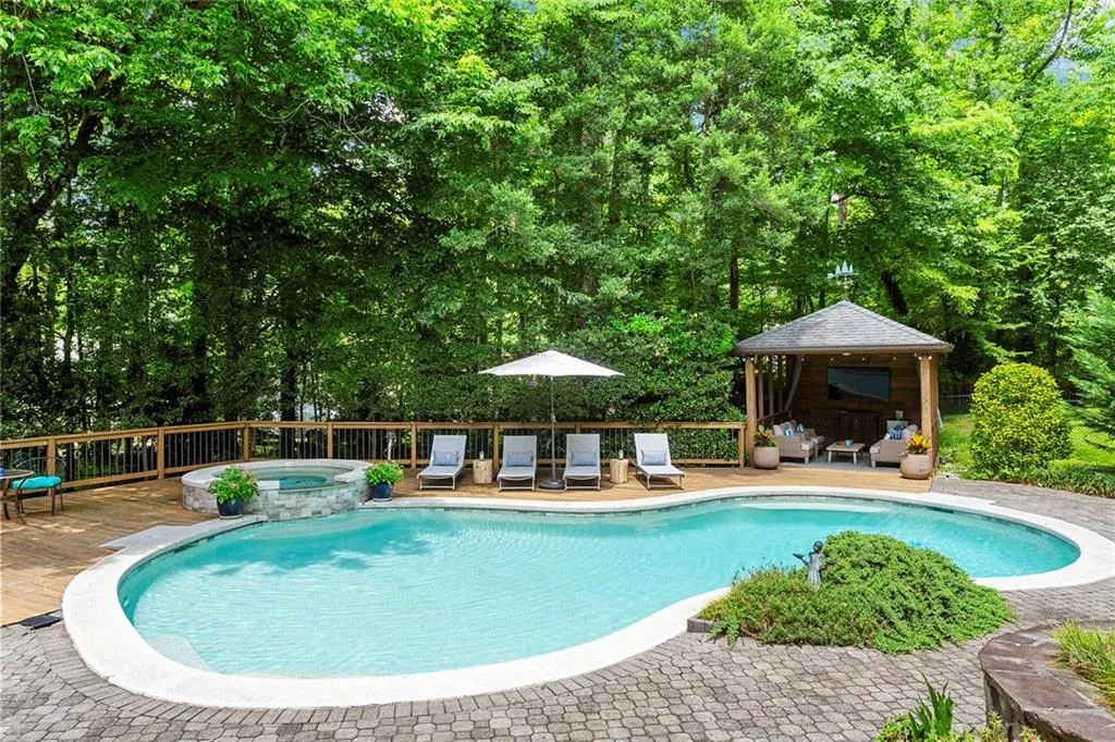 6385 Riverside Drive Nw, Sandy Springs, Georgia 30328, 5 Bedrooms Bedrooms, ,3 BathroomsBathrooms,Residential,Sold,6385 Riverside Drive Nw,7084885