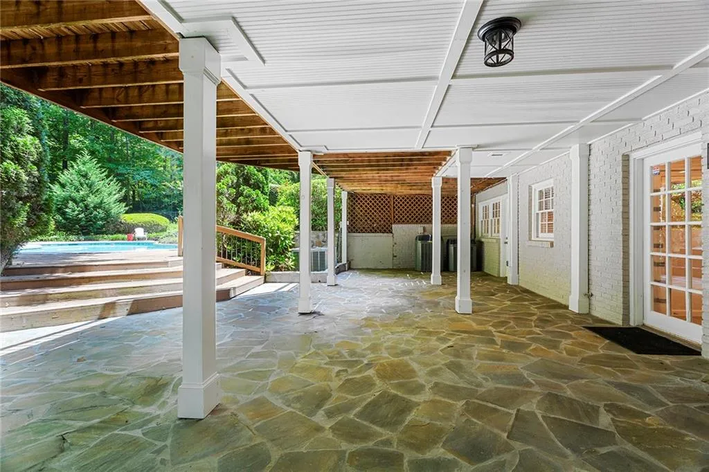 6385 Riverside Drive Nw, Sandy Springs, Georgia 30328, 5 Bedrooms Bedrooms, ,3 BathroomsBathrooms,Residential,Sold,6385 Riverside Drive Nw,7084885