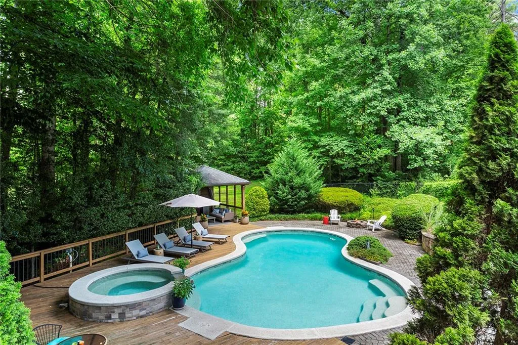 6385 Riverside Drive Nw, Sandy Springs, Georgia 30328, 5 Bedrooms Bedrooms, ,3 BathroomsBathrooms,Residential,Sold,6385 Riverside Drive Nw,7084885