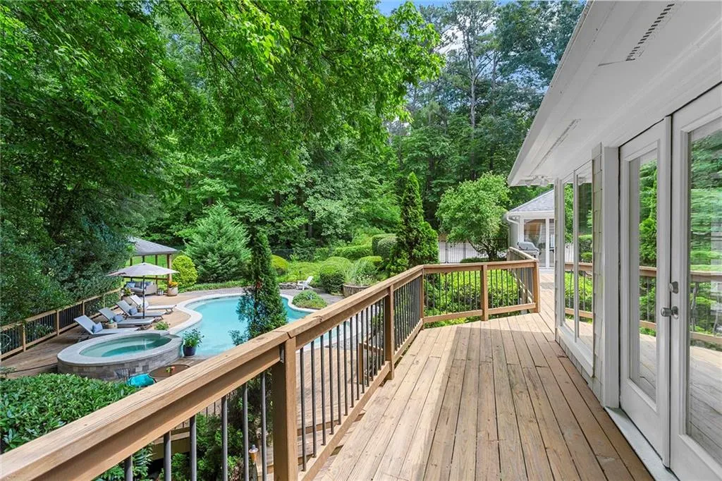 6385 Riverside Drive Nw, Sandy Springs, Georgia 30328, 5 Bedrooms Bedrooms, ,3 BathroomsBathrooms,Residential,Sold,6385 Riverside Drive Nw,7084885